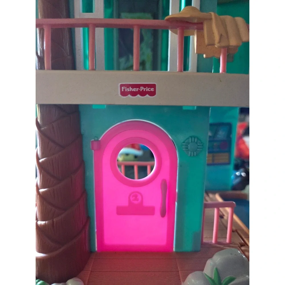 Vintage 2000 Fisher-Price Sweet Streets Beach House Dollhouse Shell #75118 As-Is